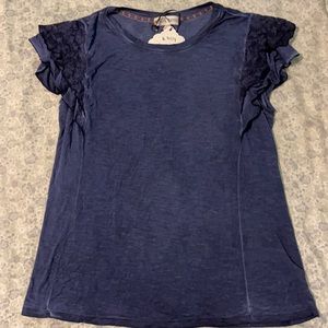 •Knox Rose• Flutter Sleeve Shirt